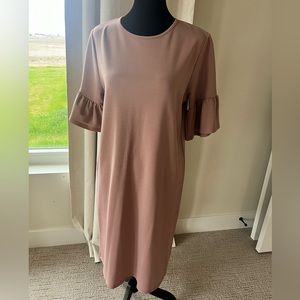 Women’s comfy pink dress size medium.